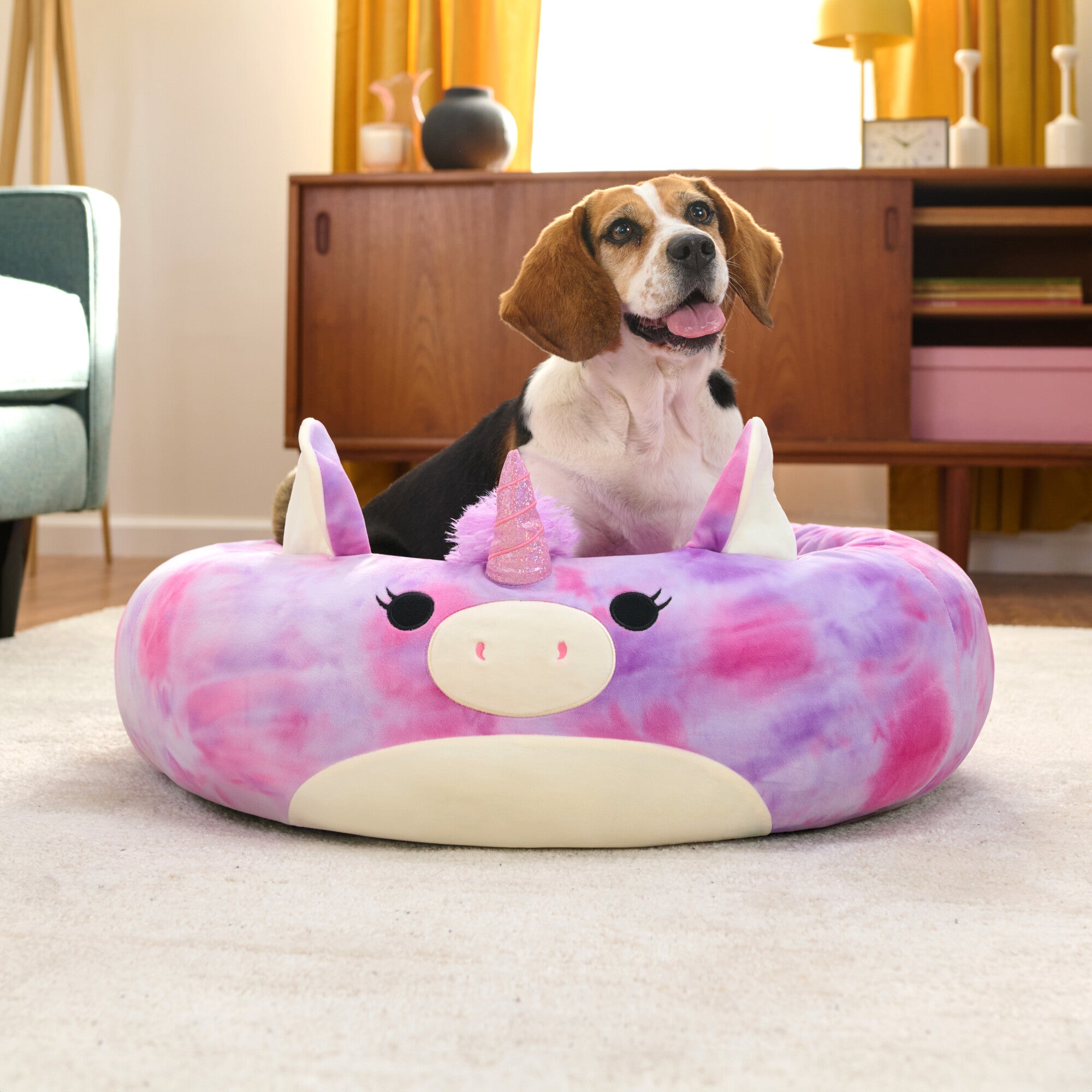 JPT1195_Squishmallows-Pet-Bed_Lola-the-Unicorn_Lifestyle_v4_lpr.jpg